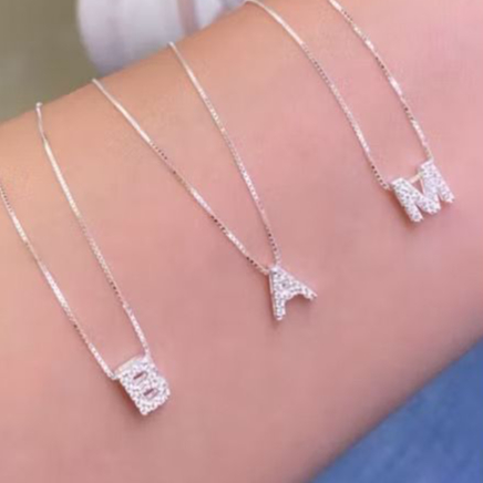 🔥 Colar Corrente banhado prata 925 com pingente inicial com pedras